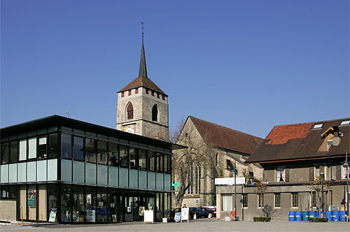 Temple Saint-Étienne et son clocher dans Moudon