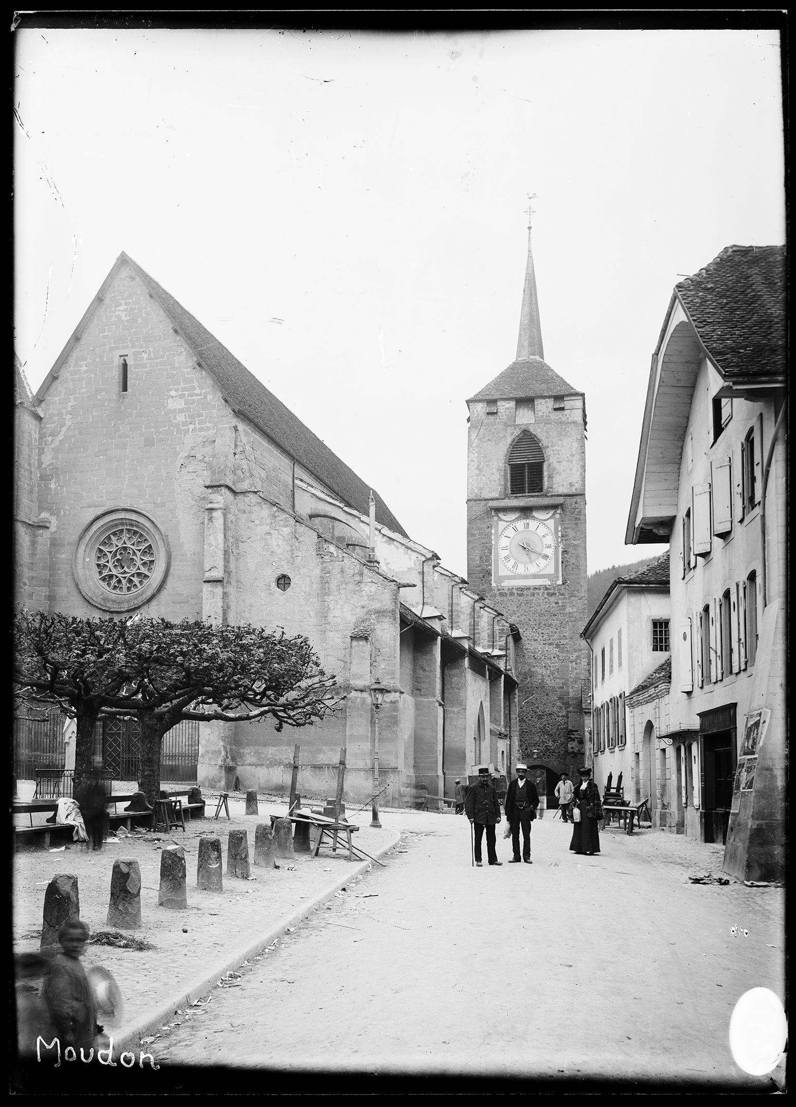 Rose de la façade ouest du Temple St-Etienne de Moudon